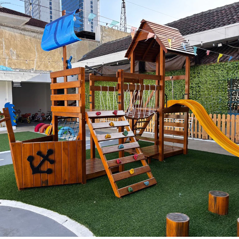 Mainan Anak Playground Indoor Outdoor Rumah Mini Kayu Mahoni Seluncuran Play Boat Playground